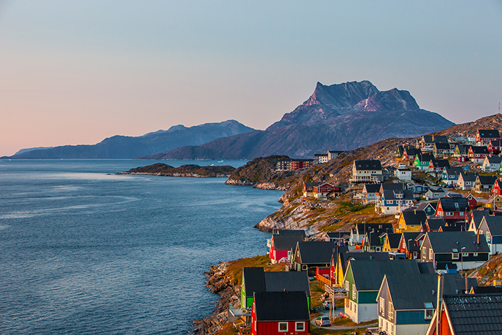 Colorfull-house-in-Nuuk-West-Coast-Greenland-1209807393_5616x3744