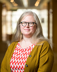 Kelly McElroy headshot.