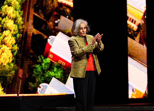 Photo of President Jayathi Murthy speaking at the President's Dinner